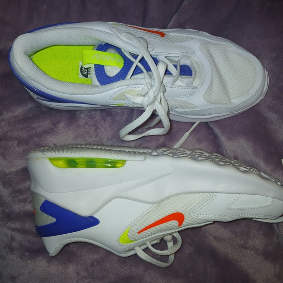 Nike White and Blue Sneakers with Air Cushioning - Picture 1 of 4